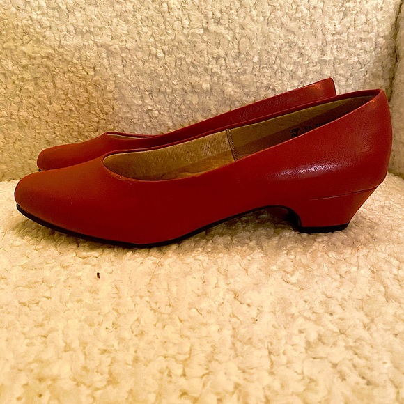 Vintage Red Faux Leather Flats - Picture 1 of 2